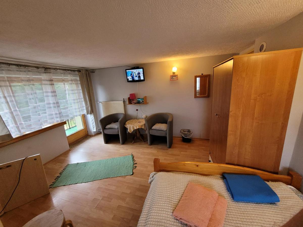 Large Double Room,1377723005:JPEG